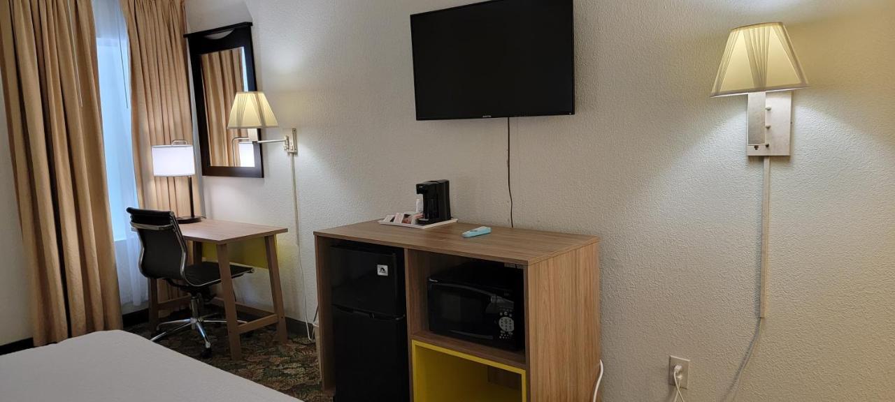 Hotel Carolina A Days Inn By Wyndham Hilton Head Island Εξωτερικό φωτογραφία