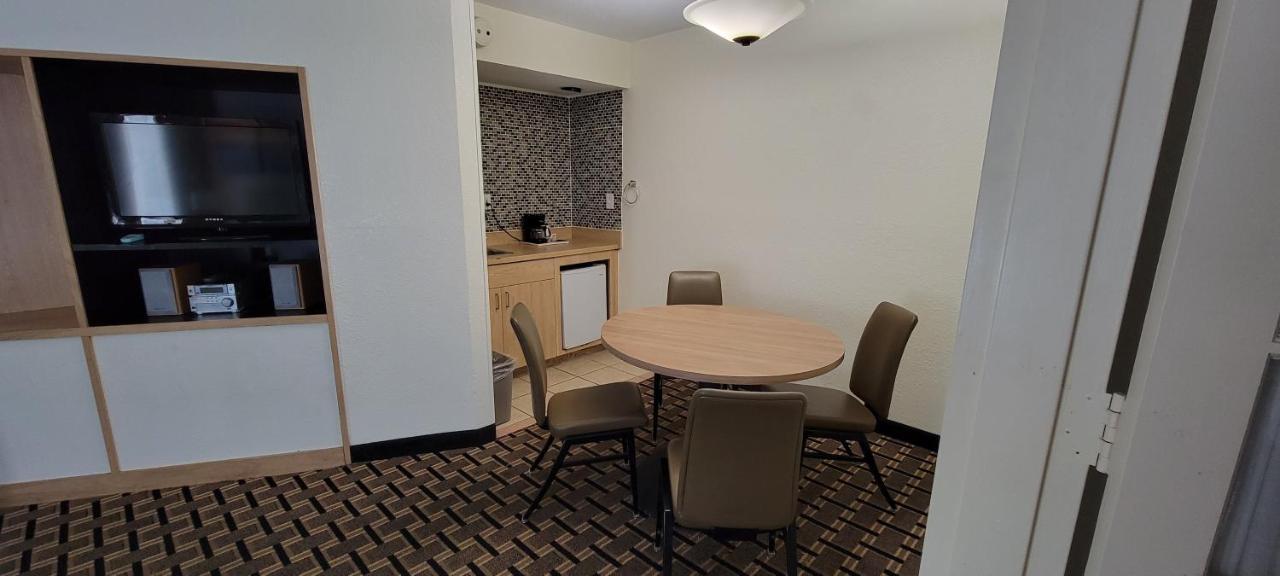 Hotel Carolina A Days Inn By Wyndham Hilton Head Island Εξωτερικό φωτογραφία
