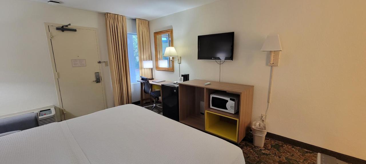 Hotel Carolina A Days Inn By Wyndham Hilton Head Island Εξωτερικό φωτογραφία